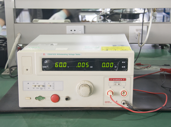  Restringere il tester di tensione 